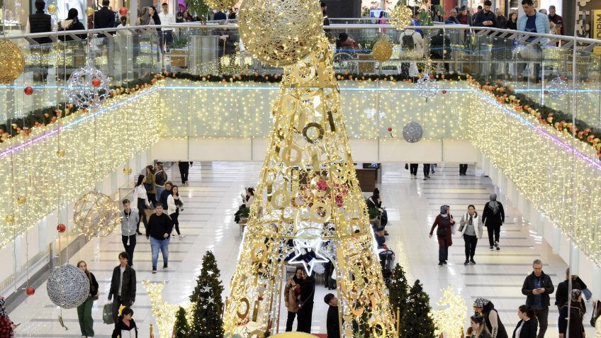 Antalya’ya Noel kutlamaları öncesi turist akını