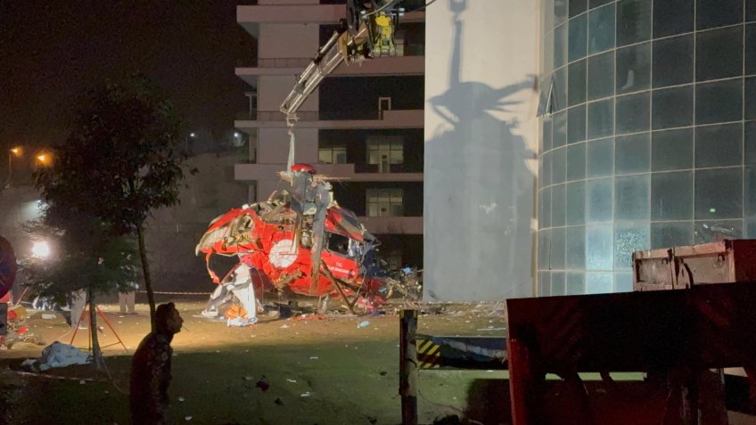MUĞLA'da hastaneye çarpan ambulans helikopterin enkazı kaldırıldı (VİDEO EKLENDİ)