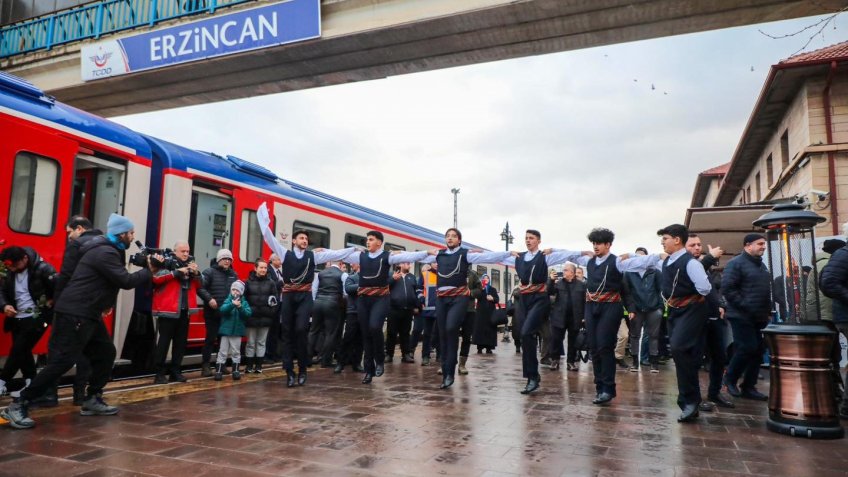 Turistik Doğu Ekspresi’ne Erzincan’da sıcak karşılama