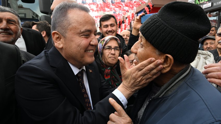 Antalya Büyükşehir Belediye Başkanı Böcek: "Günü kurtaracak projeler değil kente değer katacak projeleri hayata geçirdik”