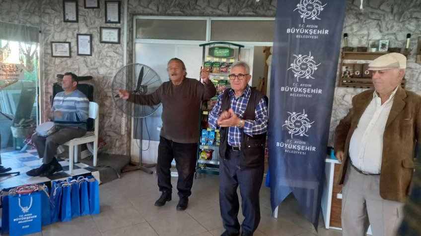 Aydın Büyükşehir Belediyesi Didim Huzurevi sakinleri yeni yılı kutladı