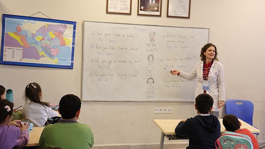 Başkan Çerçioğlu'nun Etkinlikleriyle Aydınlılar İngilizce Öğreniyor