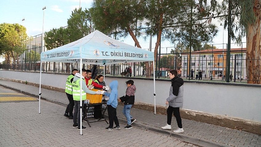 Başkan Kırgöz'den öğrencilere simit ve ayran ikramı