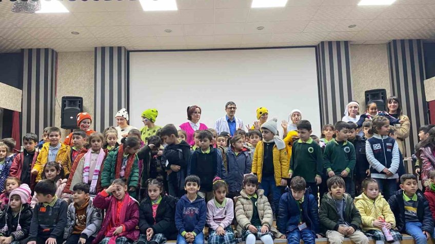 Bingöl’de 750 öğrenci tiyatro ile buluştu