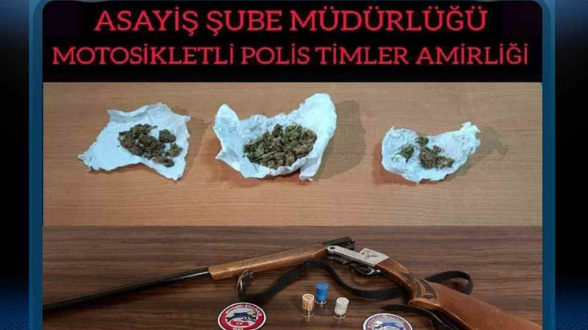 Bingöl’de üzerlerinden uyuşturucu ve ruhsatsız silah çıkan 2 kişi yakalandı
