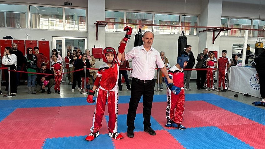 Canikli Sporculardan Gövde Gösterisi 