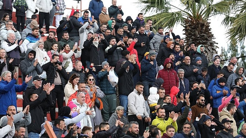 Dikili Belediyespor  şampiyonluğunu ilan etti