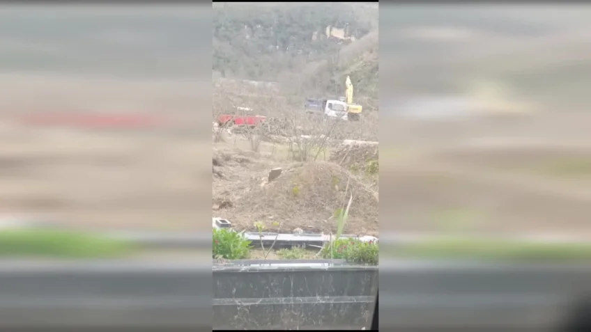 Giresun'da AKP'li İl Genel Meclisi üyesine ait şirket, araziden izinsiz inşaat malzemesi taşırken görüntülendi