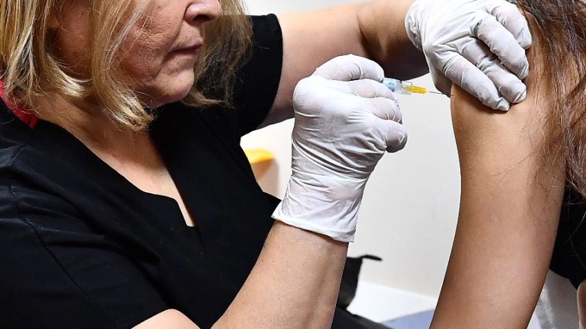 İzmir Büyükşehir HPV aşısı uygulamasını başlattı... Kadınlar ilk dozları yaptırdı