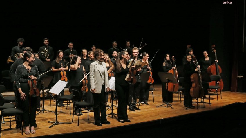 Karşıyaka Oda Orkestrası yeni yılı kutladı