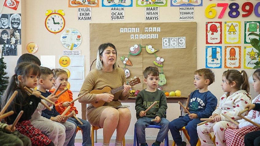 Konak'ta 'Mutlu Çocuklar Oyun Evleri' ile çocuklar da anneler de mutlu