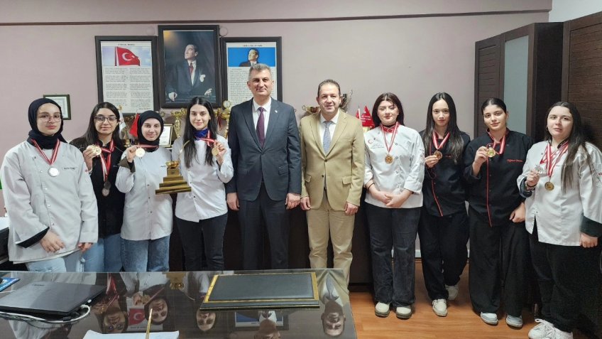 Lise öğrencilerinden büyük başarı