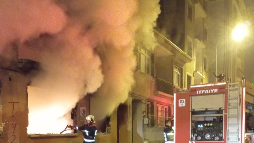 Malatya’da metruk binada korkutan yangın