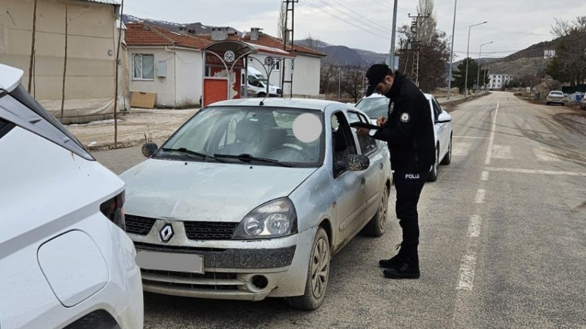  Malatya’da okul ve yurt çevrelerinde güvenlik uygulaması gerçekleştirildi, bin 300’ü aşkın sorgulama yapıldı
