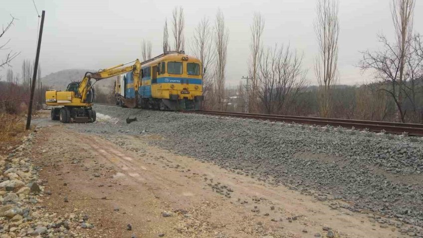 Malatya’da raylardan çıkan lokomotif paniğe neden oldu