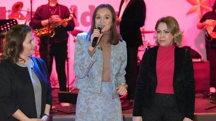 Manisalı kadınlar, 'Yeni Yıl Matinesi'nde buluştu, doyasıya eğlendi
