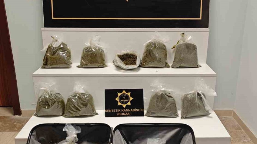 Muş’ta otobüs bagajında 16 kilo 400 gram sentetik kannabinoid ele geçirildi