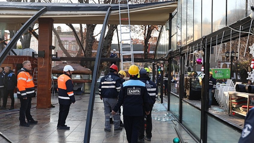 Tarihi Sirkeci Garına Komşu Kaçak Kafe Yıkıldı