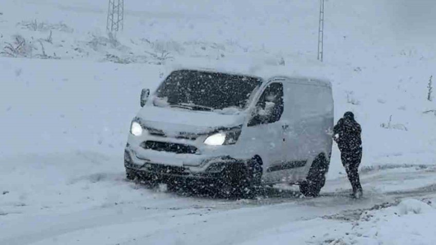 Yüksekova’da hayat durdu