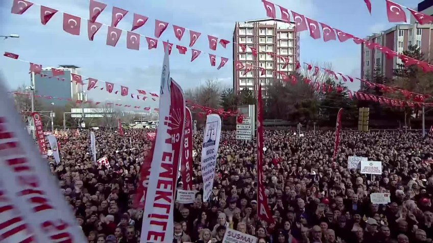 "Yurttaş Sesleniyor, Haklarımızı Alacağız" Mitingi... Özgür Özel'den Cumhurbaşkanı'na: "Yüz binler sel olup akmışsa, ülkeyi yönetene ‘istifa’ diye sesleniyorsa seçimden kaçamazsın"
