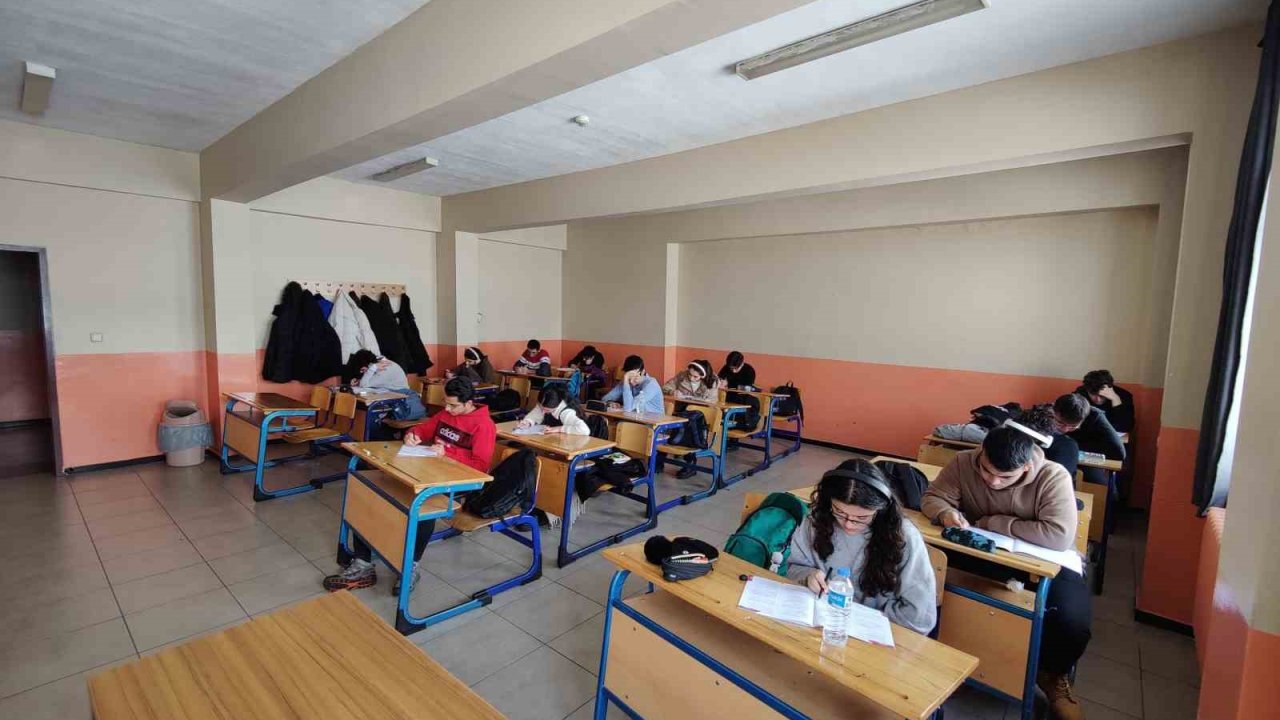Ağrı’da üniversite hazırlık kampına öğrencilerden yoğun ilgi