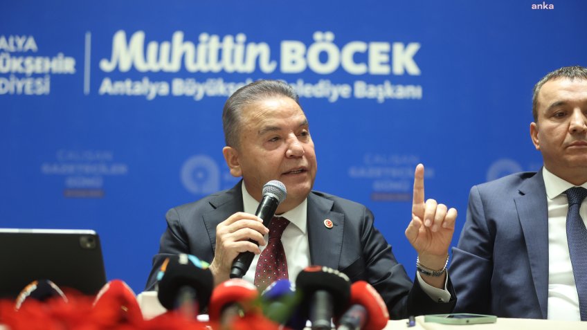 Antalya Büyükşehir Belediye Başkanı Böcek, Gazeteciler Günü’nde basın mensuplarıyla buluştu 