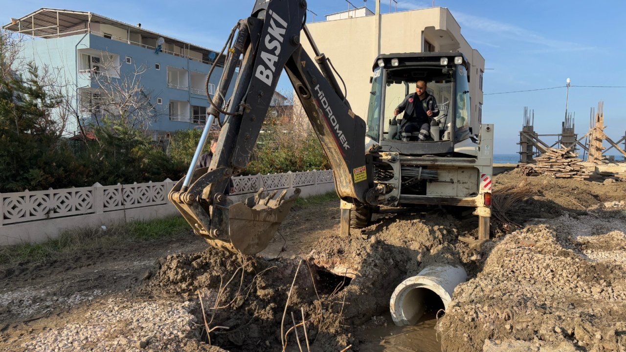 Balıkesir Büyükşehir Belediyesi ekiplerinden Erdek’teki taşkın sorununa kalıcı çözüm 