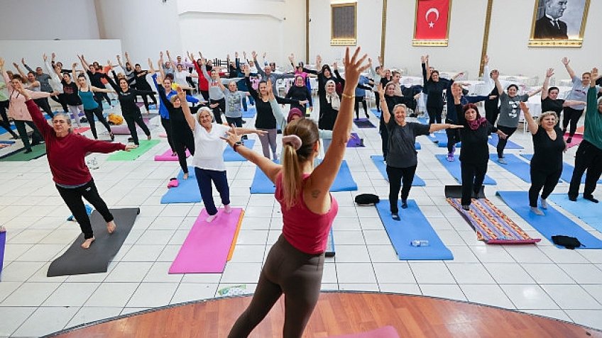 Buca'da pilates, zumba, yoga derslerine kadınlardan büyük ilgi