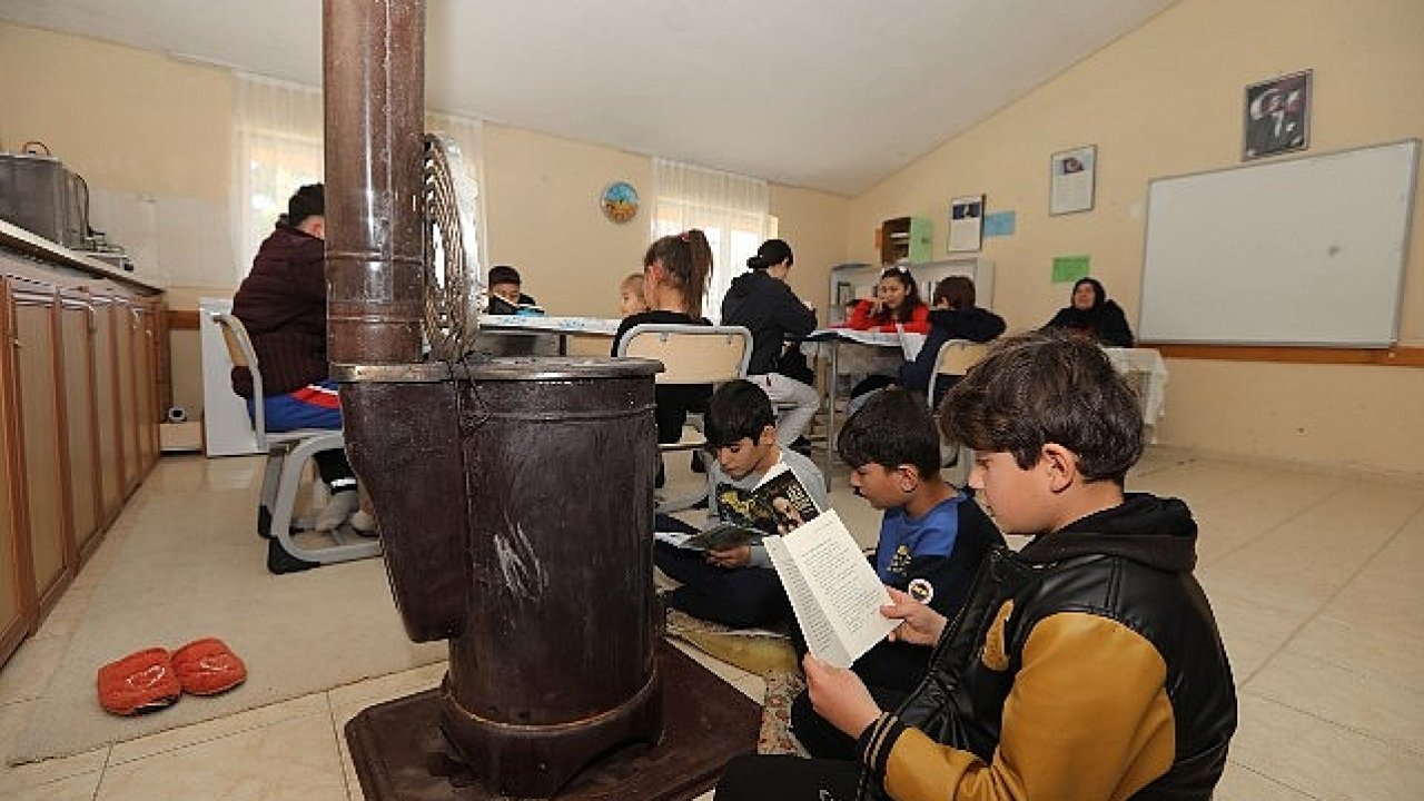 Büyükşehir'den Kırsaldaki Çocuklara Kitap Desteği
