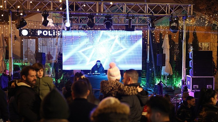Çeşme, yeni yıla coşkuyla 'merhaba' dedi!