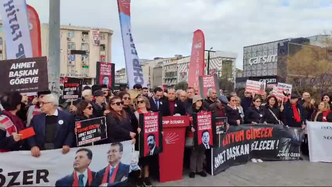 Demokrasi Nöbeti 87'inci gününde... CHP Fatih İlçe Başkanı Nazlıgül: Siyasi tarihimize kara leke olarak geçecek kirli bir dönemi deneyimliyoruz 