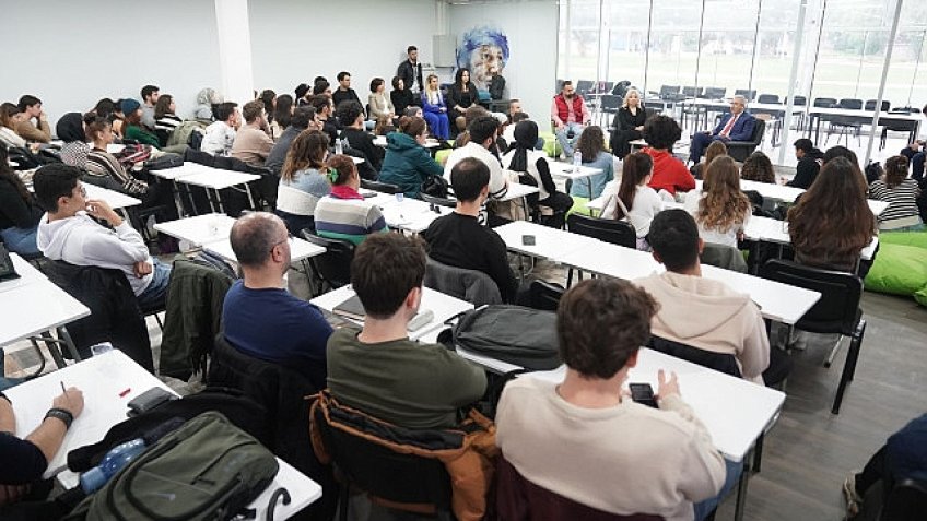 Ege Üniversitesi, Ege Bölgesi'nde 1'inci Türkiye'de 3'üncü sırada yer aldı