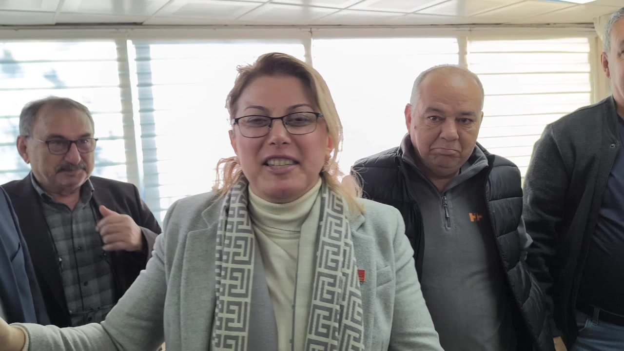 Emekli vatandaş: ''Geçinemiyoruz, perişanız sağ olsun hükümetimiz geçen sene 'Emekliler Yılı' ilan etti, bizi mahvetti''