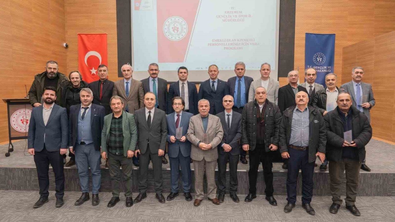 Emektar personeller plaketle uğurlandı