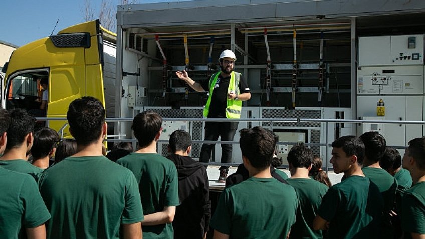 Enerjisa Dağıtım Şirketleri'nin Mobil Eğitim Tırı 2025'te Deprem Bölgesini Ziyaret Edecek