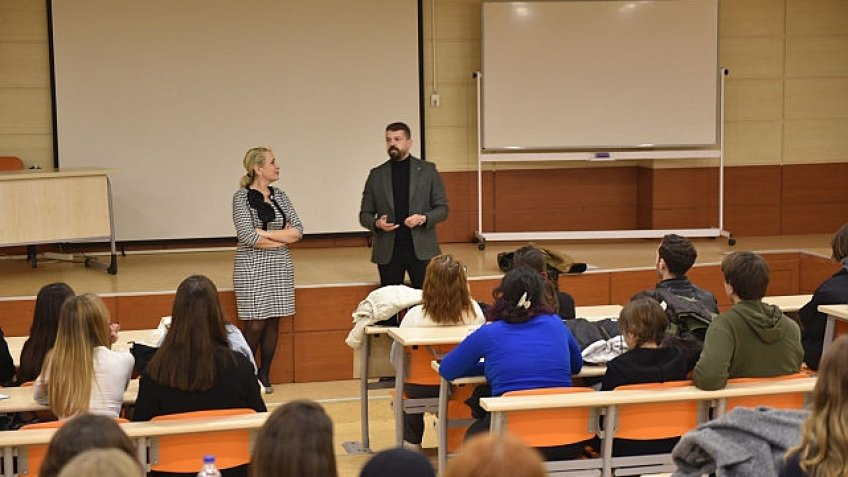 EÜ İletişim Fakültesinde, ajans dünyasının dinamikleri ve etkili iletişim stratejileri konuşuldu