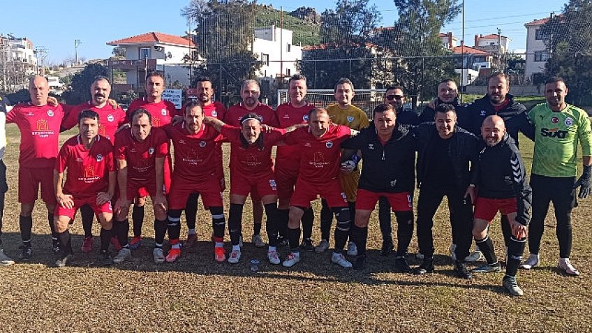 Foça Belediye Masterler, Aliağa Akıncılar Gücü Masterler'i 4-2 Mağlup Etti