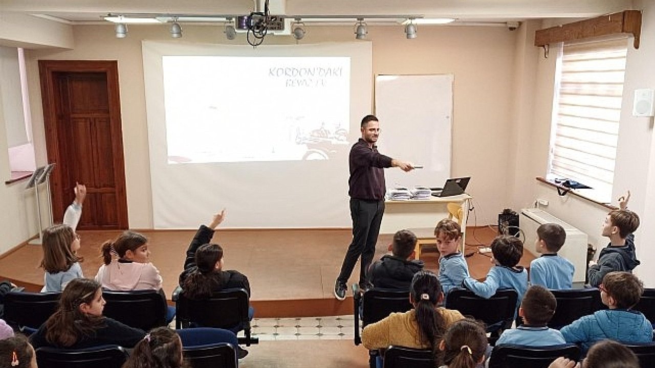 İzmir'in tarihini sergiler, atölyeler ve öykülerle öğreniyorlar