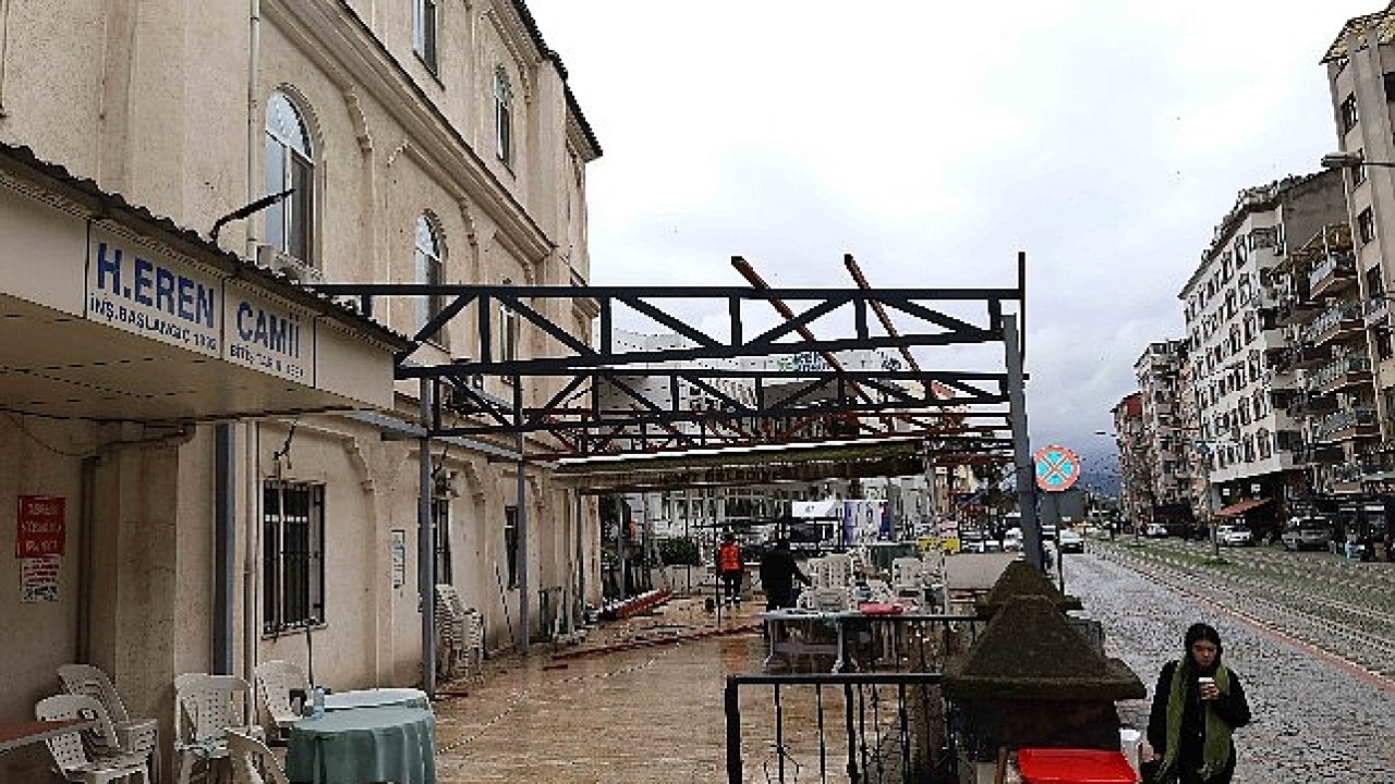 İzmit Eren Camii'ne yeni sundurma
