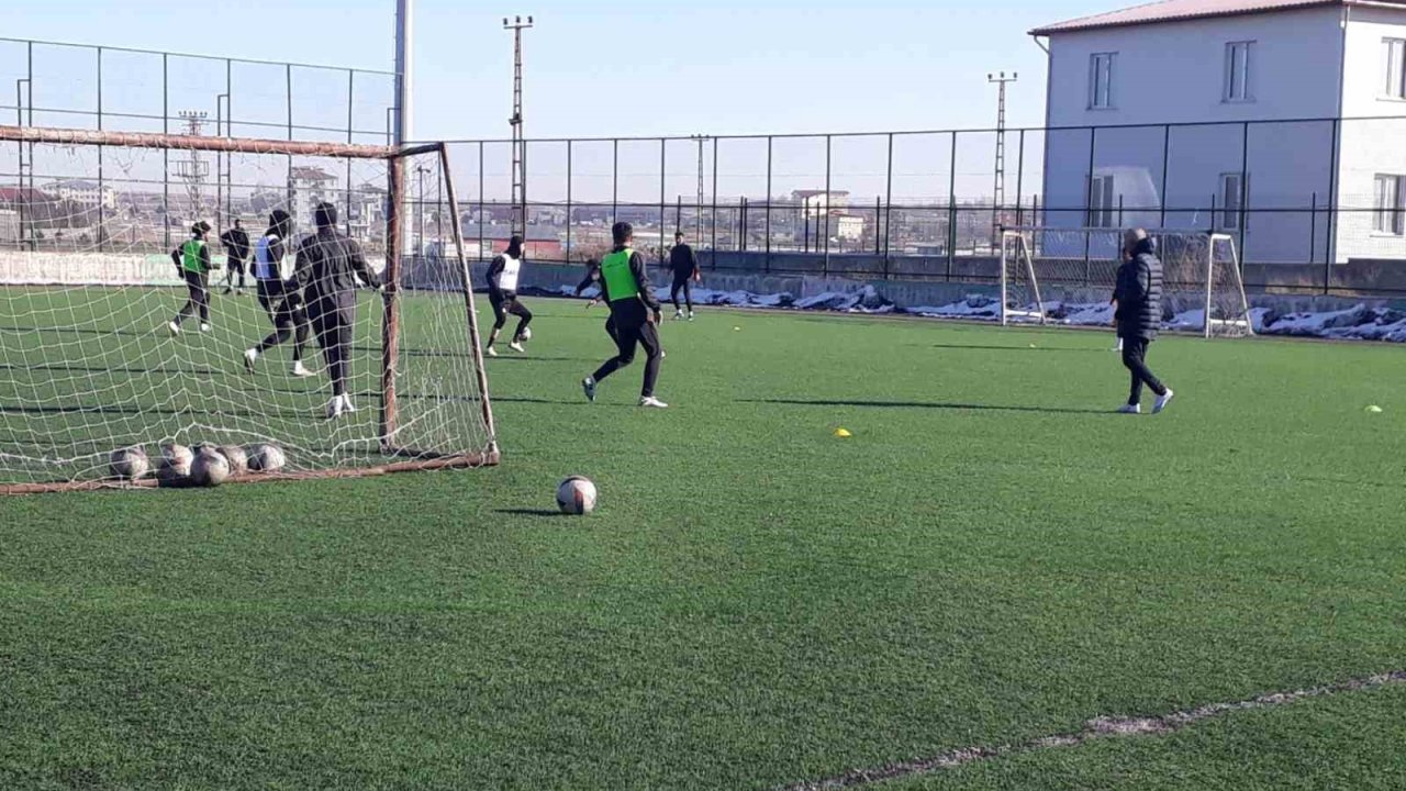 Kars 36 Spor’da hedef galibiyet