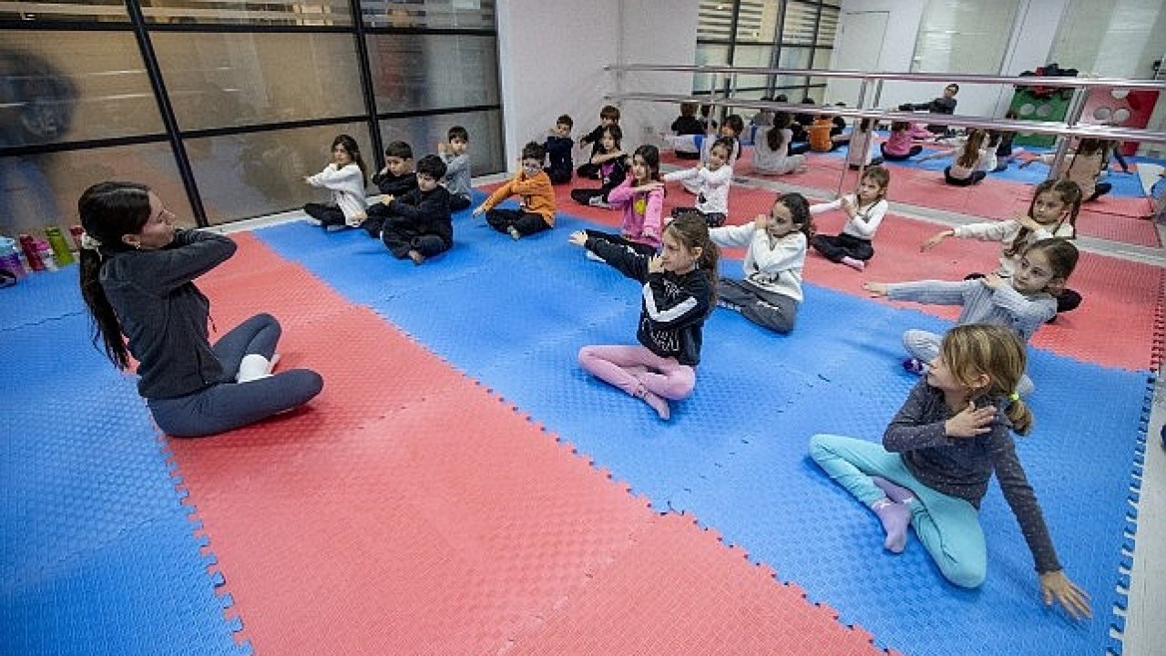 Karşıyakalı çocuklar 'Neşeli Hareketler Kış Okulu'nu çok sevdi