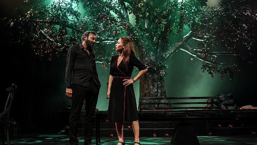 Kerem Alışık ve Evrim Alasya 2200 Kişiye Oynadı!