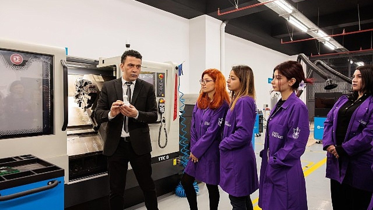 Konak'ta tabular yıkılıyor: Kadınlara CNC operatörlüğü eğitimi