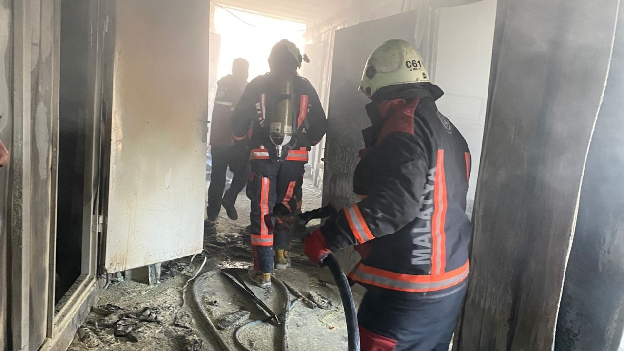 Malatya’da inşaat işçilerinin kaldığı şantiyede yangın: 4 yaralı