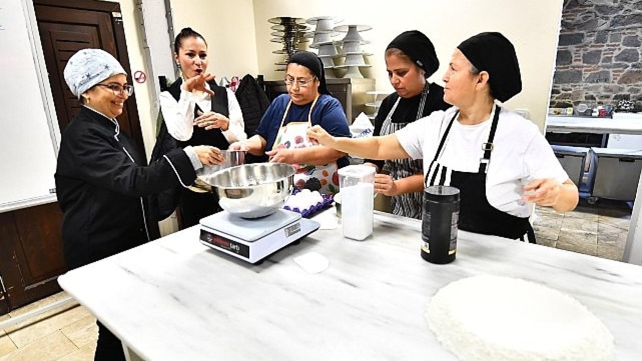 Meslek Fabrikası'nda işitme engellilere yönelik pastacılık kursu açıldı
