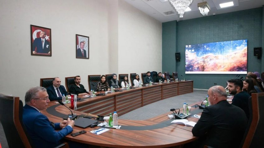 Rektör Levent öğrenci temsilcileri ile bir araya geldi