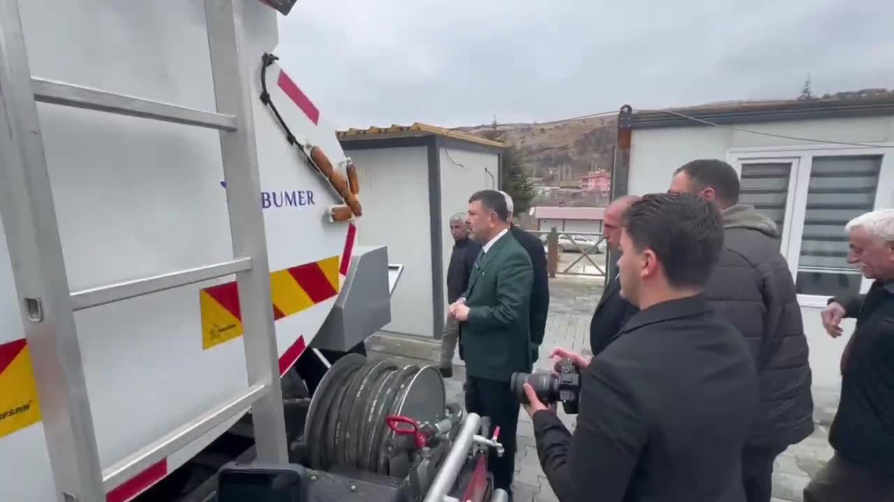 Türkiye Belediyeler Birliği, Doğanşehir Belediyesi'ne üç araç hibe etti... Ağbaba: "Önümüzdeki günlerde diğer belediyelere de destek sunulacak" 