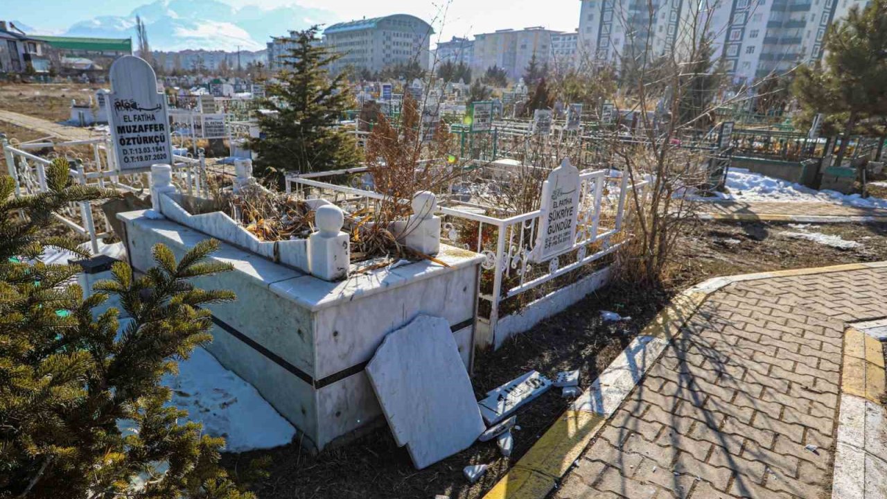 Van’da mezarlığa saldırı: Onlarca mezar tahrip edildi