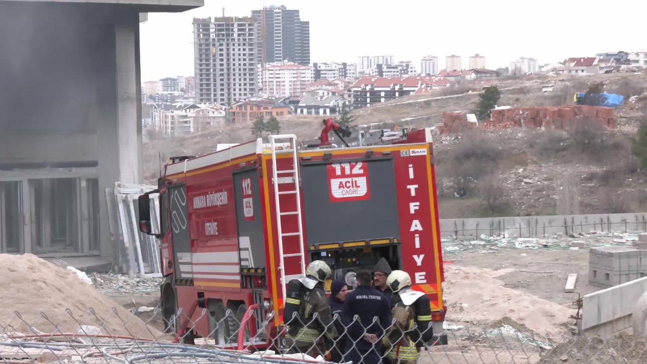 Ankara Dikmen'de inşaat alanında yangın çıktı... Vasip Şahin: "Yaralı yada can kaybıyla ilgili tespit yok"