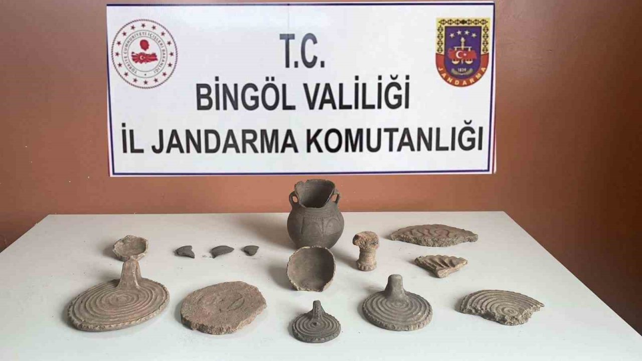 Bingöl’de tarihi eser niteliğinde çömlek parçaları ele geçirildi